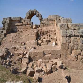 Çemdin Kalesi Şanlıurfa