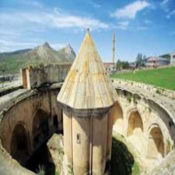 Mama Hatun Türbesi Erzincan