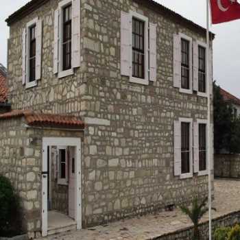 Necati Cumalı Anı ve Kültür Evi İzmir