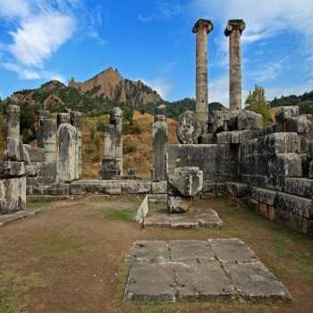 Salihli Artemis Tapınağı Manisa