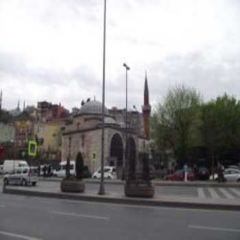 Üç Mihraplı Camii İstanbul